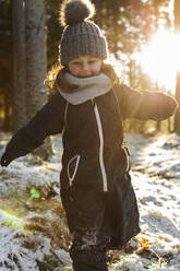 Smiling girl at winter - JOHF05818