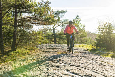 Woman cycling - JOHF05915