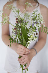 Girl holding bouquet of flowers - JOHF06008