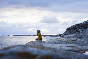 Woman on rocky coast - JOHF06025