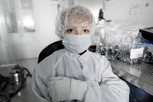 Portrait of a boy in workwear in a laboratory - KMKF01214