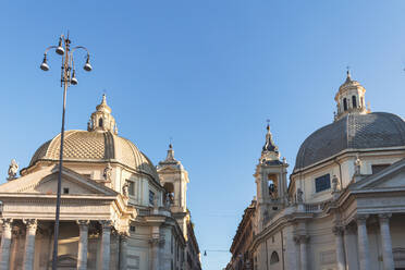 Italien, Rom, Tiefblick auf die Kirchen Santa Maria dei Miracoli und Santa Maria in Montesanto - MMAF01241