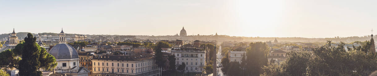 Italien, Rom, Panoramablick auf die Hauptstadt bei Sonnenuntergang - MMAF01251