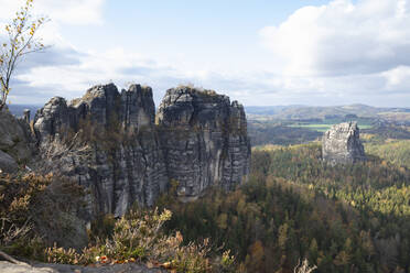 Germany, Saxony, Schrammsteine rock formation and vast autumn forest in Saxon Switzerland National Park - WIF04177