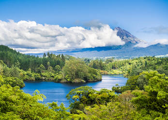 New Zealand, Scenic view of Lake Mangamahoe in Egmont National Park - STSF02450