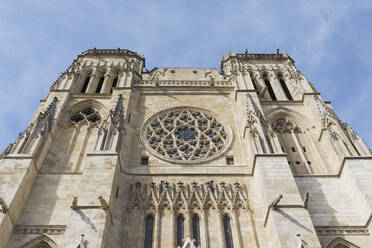 France, Gironde, Bordeaux, Low angle view of south facade of Bordeaux Cathedral - GWF06352