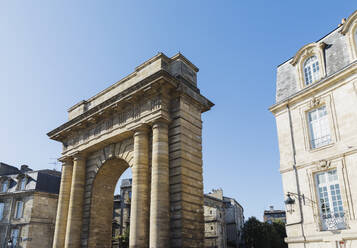 Frankreich, Gironde, Bordeaux, Tiefblick auf das Tor von Burgund - GWF06372