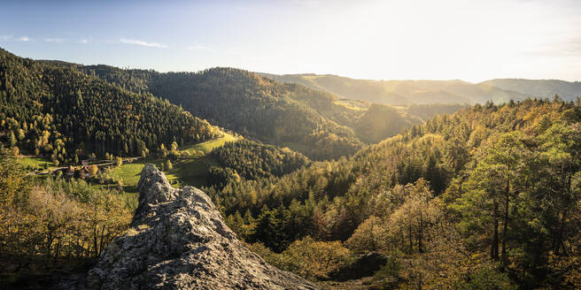 Hügellandschaft und Karlsruher Grat, Ottenhöfen, Schwarzwald, Deutschland - MSUF00182