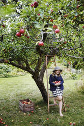 Girl picking apples - JOHF06220