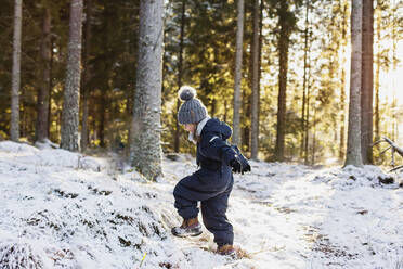 Girl at winter - JOHF06255