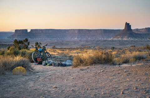 Fahrradtour auf dem White Rim Trail, lizenzfreies Stockfoto