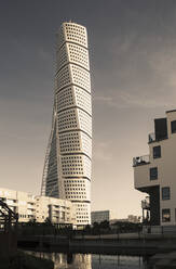 Ansicht des Wolkenkratzers Turning Torso, Malmö, Schweden - JOHF06935