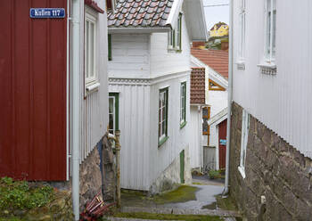 Kleine Gasse zwischen Häusern - JOHF07005