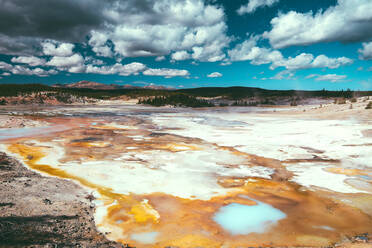 Yellowstone National Park Landschaft Geysire, Hotsprings USA, Wyoming - CAVF73826