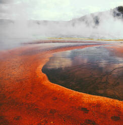 Geysir im Yellowstone-Nationalpark, USA - CAVF73828