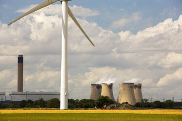 Das Kraftwerk Drax in Yorkshire ist der größte CO2-Emittent in Europa. Derzeit wird das Kraftwerk umgerüstet, um neben Kohle auch einen Anteil an Biobrennstoff zu verbrennen. Das meiste Holz wird - CAVF73916