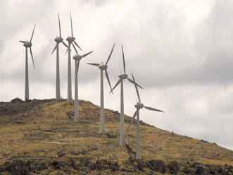 Ein Windpark oberhalb von Eressos auf Lesvos, Griechenland. - CAVF73917