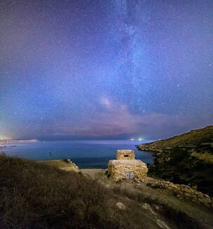 Pillenkasten in der Mgiebah-Bucht bei Nacht - CAVF73965