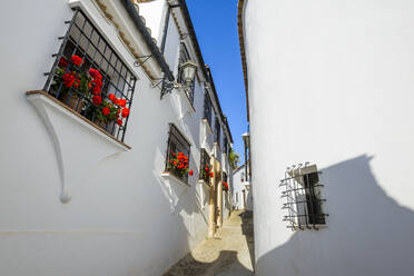 Typische Straße im alten Viertel von Ronda in Malaga, Spanien - CAVF74002