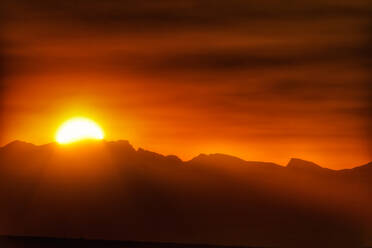 Brillante Rocky Mountains Sonnenuntergang Silhouette - CAVF74039