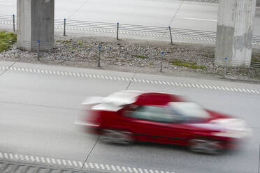 Auto auf der Straße - JOHF07220