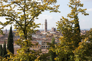 Stadtbild von Verona, Italien - JOHF07243