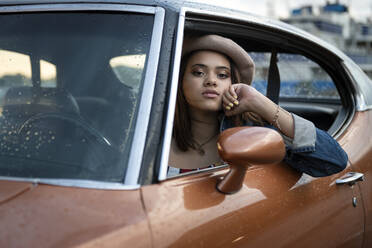 Teenage girl in car - JOHF07267