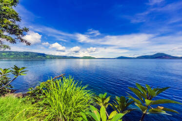 Papua-Neuguinea, Provinz Ost-Neubritannien, Rabaul, Küste der Insel Neubritannien an einem sonnigen Tag - THAF02666