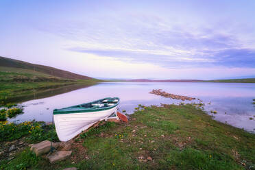 Schottland, Orkney-Inseln, Loch of Swannay und Boot - SMAF01785
