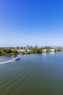 Australien, Queensland, Brisbane, Stadt über Brisbane-Fluss gesehen - THAF02688