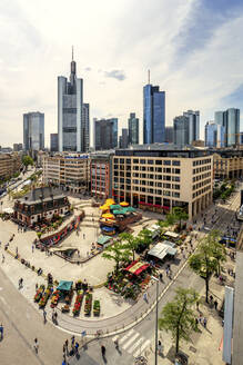 Deutschland, Hessen, Frankfurt, Blick von oben auf den Platz der Hauptwache - PUF01871