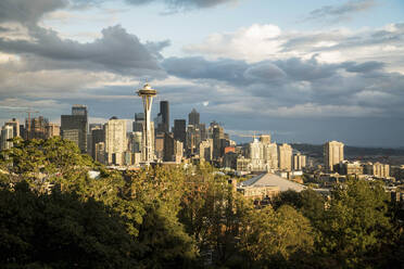 USA, Washington State, Seattle, Skyline at sunset - JRAF00009