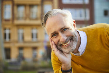 Portrait of smiling mature man in the city - FMKF06115