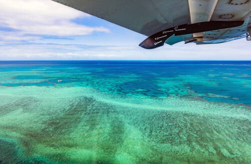 Australien, Queensland, Luftaufnahme des Great Barrier Reef - THAF02731