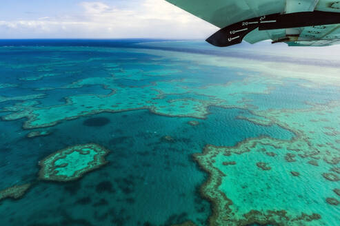 Australien, Queensland, Luftaufnahme des Great Barrier Reef - THAF02733