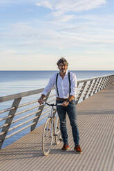 Man with fixie on a jetty - DLTSF00436