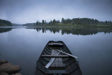 Rowing boat on lake - JOHF07434