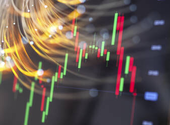 Nahaufnahme eines Computermonitors mit Börsendiagrammen - ABRF00675