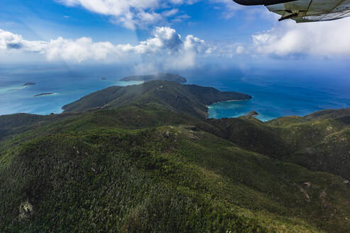 Australien, Queensland, Luftaufnahme der Whitsunday Islands - THAF02746