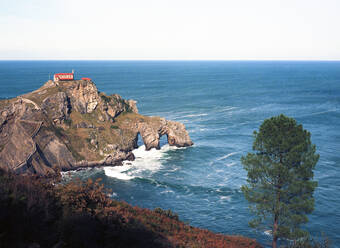 San Juan Kirche von Gaztelugatxe im baskischen Spanien - CAVF74416