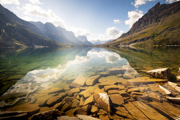 Spiegelung St. Mary Lake, Glacier National Park, Montana - CAVF74483