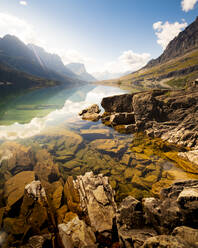 Spiegelung St. Mary Lake, Glacier National Park, Montana - CAVF74484