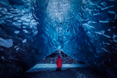 Blaue Eishöhle im Vatnajokull-Gletscher, Island - CAVF74495