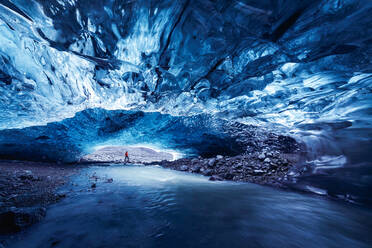 Blaue Eishöhle im Vatnajokull-Gletscher, Island - CAVF74497