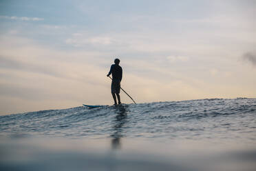 Sup-Surfer, Bali, Indonesien - KNTF04247