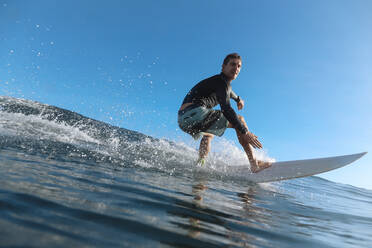 Surfer, Bali, Indonesien - KNTF04267