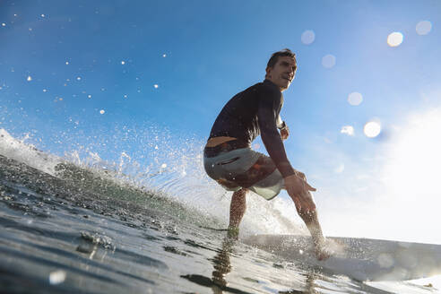 Surfer, Bali, Indonesien - KNTF04268