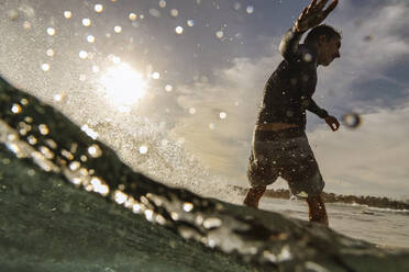 Surfer, Bali, Indonesien - KNTF04269