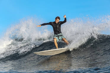 Surfer, Bali, Indonesien - KNTF04270