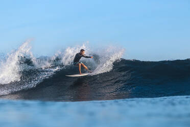 Surfer, Bali, Indonesien - KNTF04271